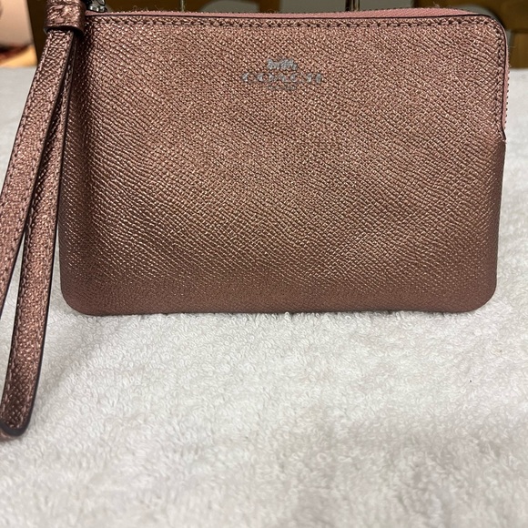 Coach Corner Zip Wristlet Wallet - Pink Metallic Saffiano Leather - Like New - Picture 2 of 5